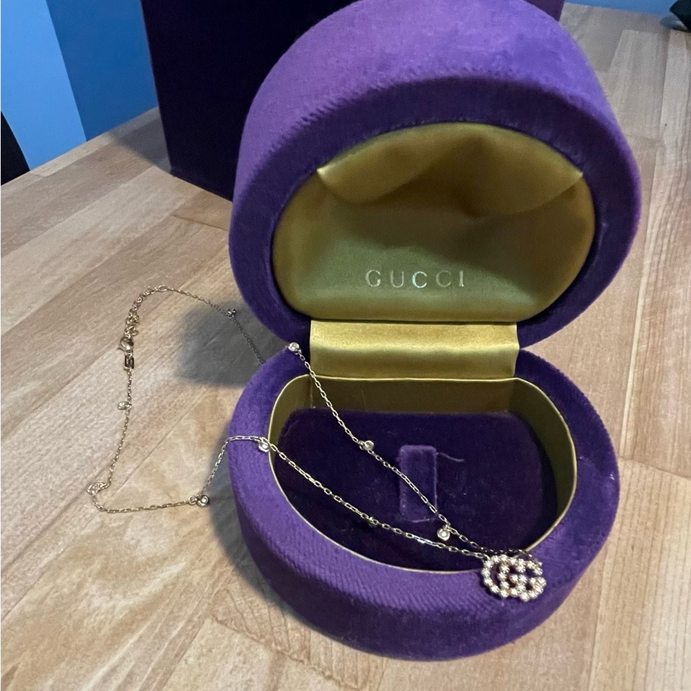 Gucci Necklace 18k Running G Gold and Diamond - Authentic, perfect condition.
